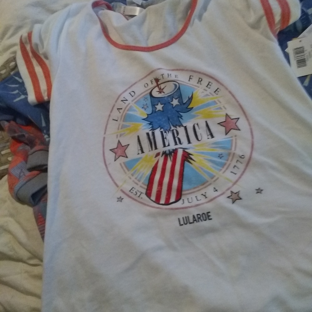 Lularoe Americana Classic T